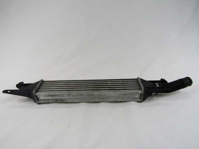 HLADILNIK INTERCOOLER OEM N. 55700449 ORIGINAL REZERVNI DEL FIAT GRANDE PUNTO 199 (2005 - 2012) DIESEL LETNIK 2006