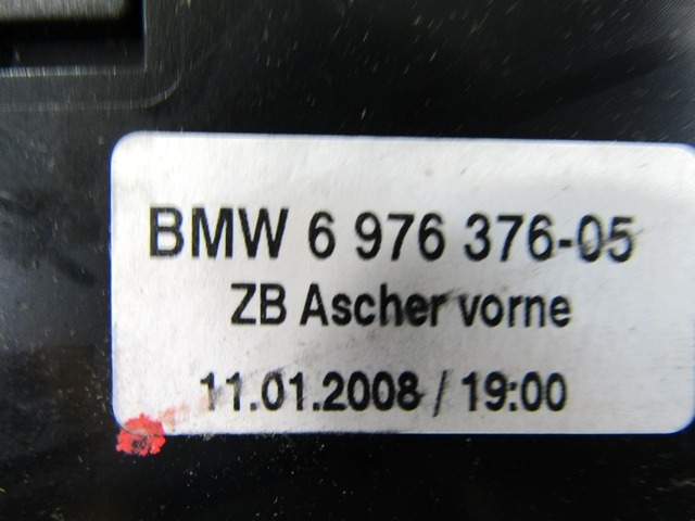 PEPELNIK / DRZALA ZA PIJACO OEM N. 697637605 ORIGINAL REZERVNI DEL BMW SERIE 5 E60 E61 (2003 - 2010) DIESEL LETNIK 2008