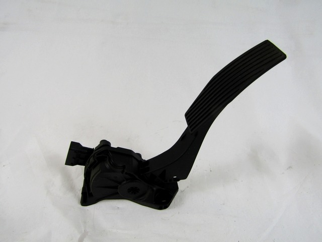 PEDALI OEM N. 13252702 ORIGINAL REZERVNI DEL OPEL ASTRA J P10 5P/3P/SW (2010 - 2015) DIESEL LETNIK 2011
