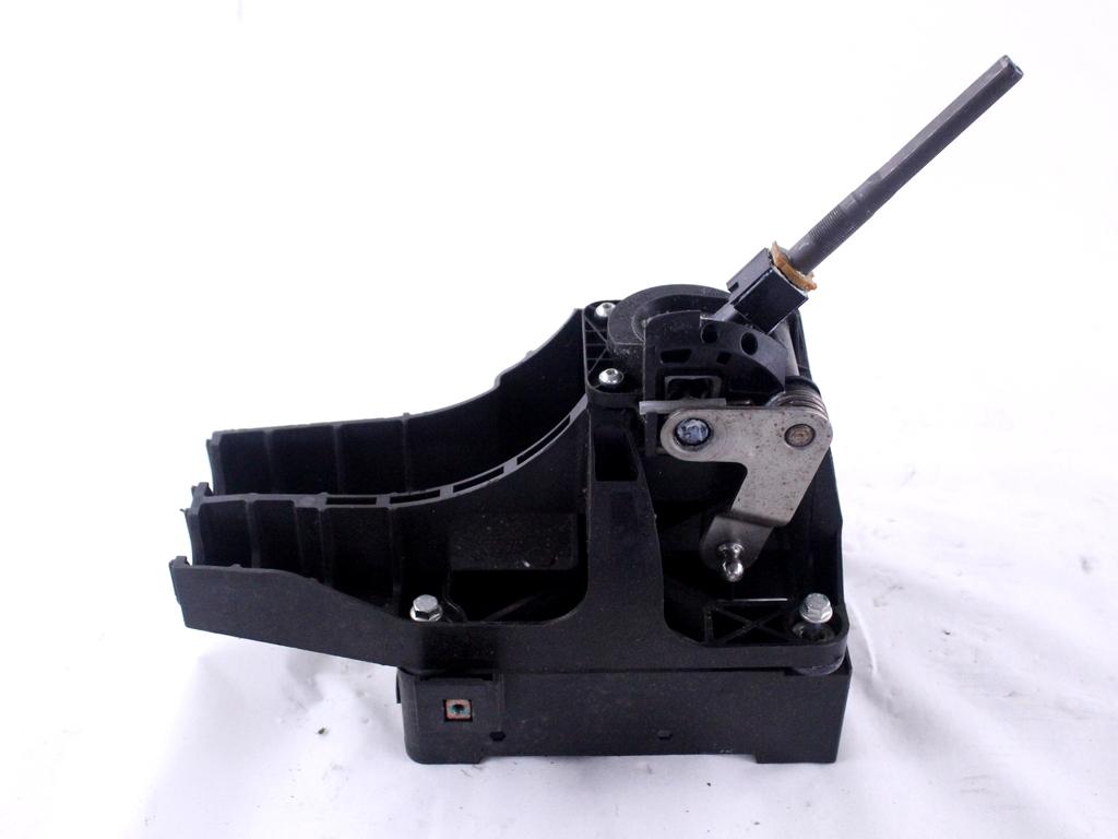 MEHANIZEM VZVODA ROCNEGA MENJALNIKA OEM N. 55563829 ORIGINAL REZERVNI DEL OPEL ASTRA J P10 5P/3P/SW (2010 - 2015) DIESEL LETNIK 2011