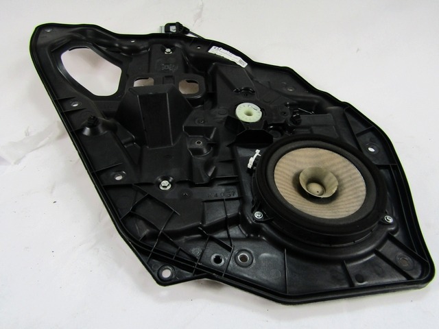 MEHANIZEM ZA ZADNJA VRATA  OEM N. D6517397XC ORIGINAL REZERVNI DEL MAZDA 2 DE DH MK2 (2007 - 2014) BENZINA/GPL LETNIK 2009