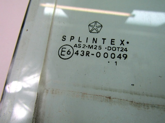 STEKLO SPREDNJIH DESNIH VRAT OEM N. 04894890AA ORIGINAL REZERVNI DEL CHRYSLER VOYAGER/GRAN VOYAGER RG RS MK4 (2001 - 2007) DIESEL LETNIK 2001