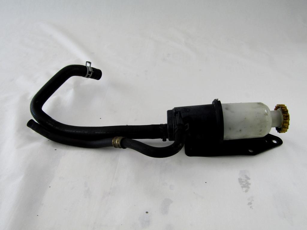 REZERVOAR CRPALKA  SERVO VOLAN OEM N. 04743067AB ORIGINAL REZERVNI DEL CHRYSLER VOYAGER/GRAN VOYAGER RG RS MK4 (2001 - 2007) DIESEL LETNIK 2001