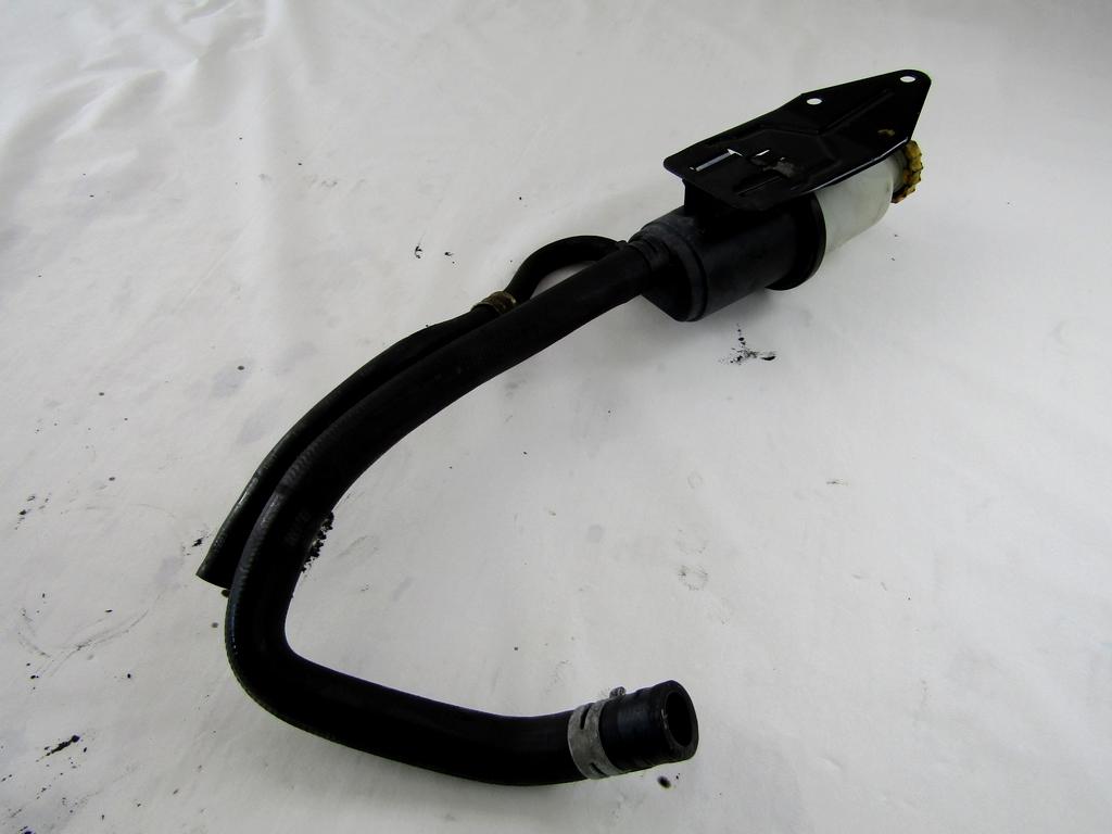 REZERVOAR CRPALKA  SERVO VOLAN OEM N. 04743067AB ORIGINAL REZERVNI DEL CHRYSLER VOYAGER/GRAN VOYAGER RG RS MK4 (2001 - 2007) DIESEL LETNIK 2001