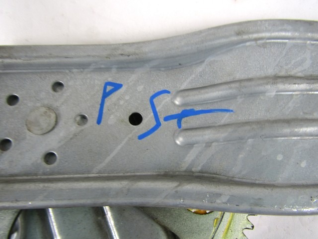 ROCNI SISTEM ZA DVIGOVANJE ZADNJEGA STEKLA  OEM N. 698400D120 ORIGINAL REZERVNI DEL TOYOTA YARIS P9 MK2 (01/2006 - 2009) BENZINA LETNIK 2008