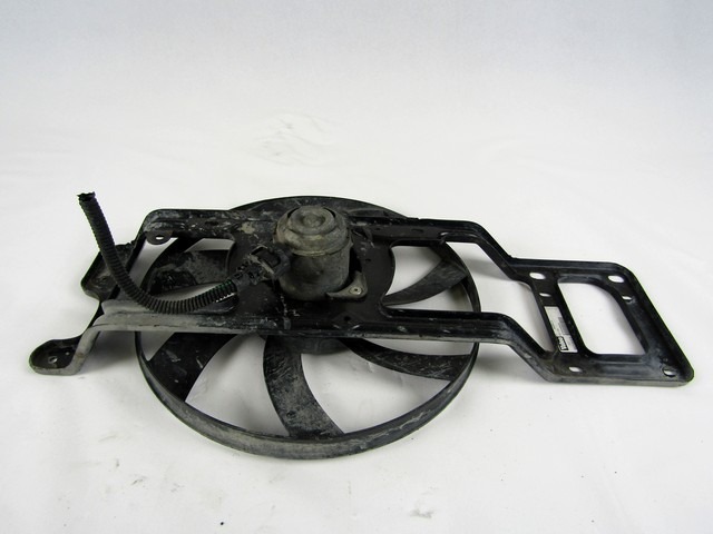 VENTILATOR HLADILNIKA OEM N. 8200098036 ORIGINAL REZERVNI DEL RENAULT CLIO BB CB MK2 R / CLIO STORIA (05/2001 - 2012) DIESEL LETNIK 2001