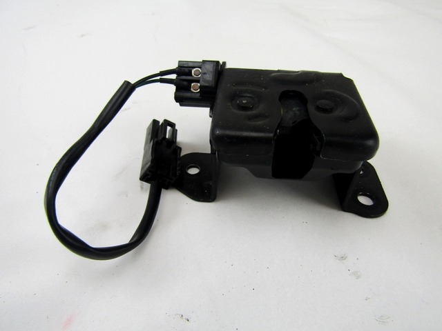 ZAKLEPANJE PRTLJA?NIH VRAT  OEM N. 871301F000 ORIGINAL REZERVNI DEL KIA SPORTAGE KM MK2 (2004 - 2010)BENZINA/GPL LETNIK 2009