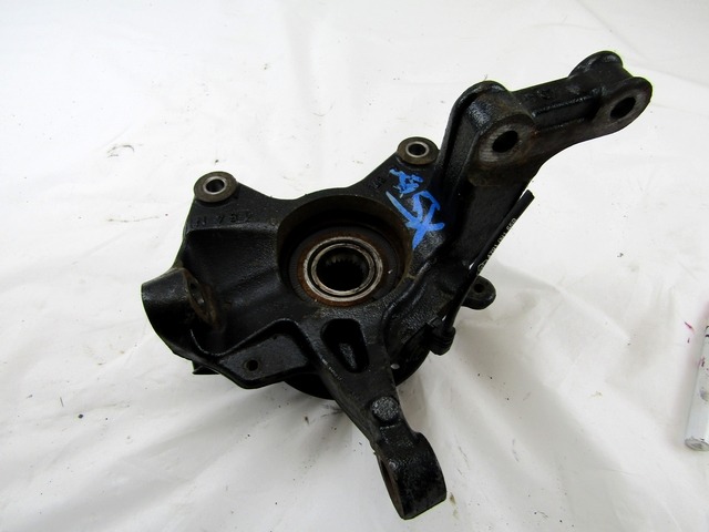 LEVI VRTLJIVI LEZAJ / PESTO KOLESA Z LEZAJEM SPREDAJ OEM N. 400154705R 402020009R ORIGINAL REZERVNI DEL RENAULT MEGANE MK3 BZ0/1 B3 DZ0/1 KZ0/1 BER/SPORTOUR/ESTATE (2009 - 2015) DIESEL LETNIK 2011