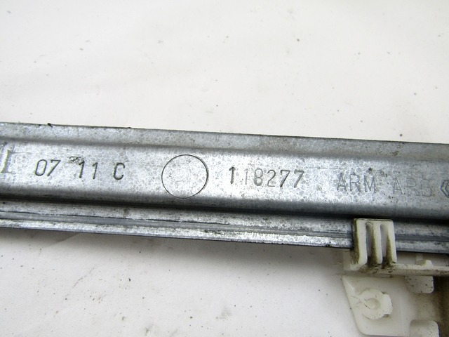 ROCNI SISTEM ZA DVIGOVANJE ZADNJEGA STEKLA  OEM N. 8200219258 ORIGINAL REZERVNI DEL RENAULT MODUS F/JP0 R (2008 - 09/2013) DIESEL LETNIK 2011