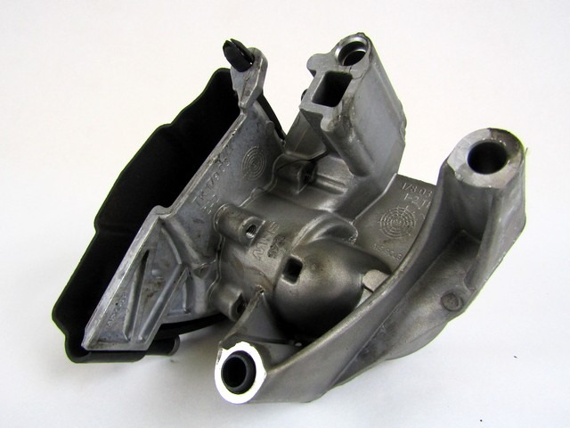 PUMPA OLJA OEM N. 03D115105  ORIGINAL REZERVNI DEL SKODA FABIA MK2 542 545 BER/SW (2007 - 2014) BENZINA LETNIK 2008