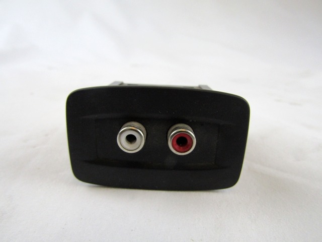 USB / AUX OEM N. 280230005R ORIGINAL REZERVNI DEL RENAULT KANGOO KW0/1 MK2 (2008 - 2013)DIESEL LETNIK 2012