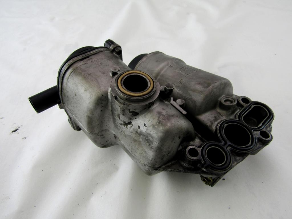 TOPLOTNI IZMENJEVALNIK/FILTER OLJA  OEM N. 6740273266 08642839 ORIGINAL REZERVNI DEL VOLVO V70 MK2 285 (2000 - 2007) DIESEL LETNIK 2004