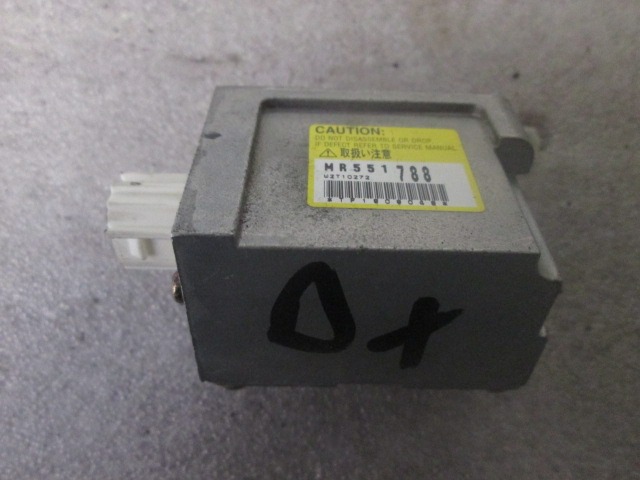 AIRBAG SENZOR OEM N. MR551788 ORIGINAL REZERVNI DEL MITSUBISHI PAJERO V60 (2000 - 2007) DIESEL LETNIK 2002