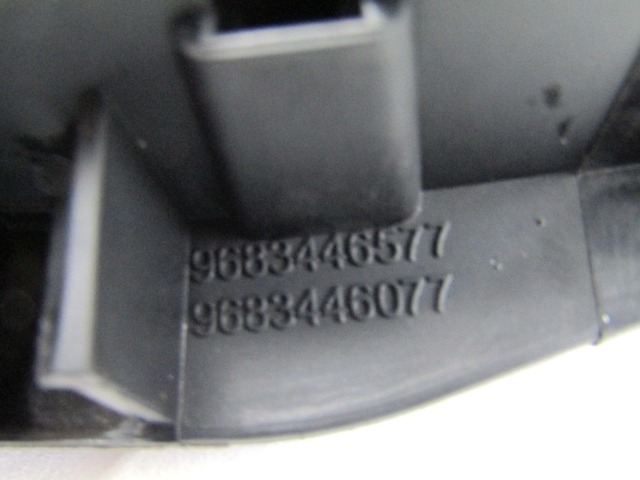 NOTRANJA KLJUKA  OEM N. 9683446577 ORIGINAL REZERVNI DEL DS DS3 (2015 - 2019)BENZINA LETNIK 2015
