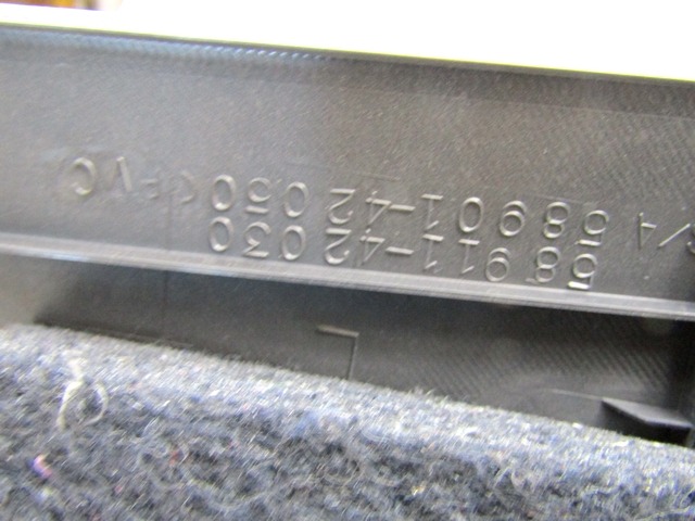 NASLON ZA ROKE/SREDINSKA KONZOLA OEM N. 58811-42030 58911-42030 ORIGINAL REZERVNI DEL TOYOTA RAV 4 A3 MK3 (2006 - 03/2009) DIESEL LETNIK 2007