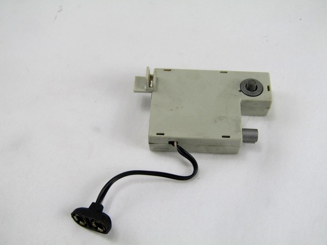 OJACEVALEC / ANTENA OEM N. XUC000072A ORIGINAL REZERVNI DEL LAND ROVER DISCOVERY L319 MK3 (2004 - 2009)DIESEL LETNIK 2007