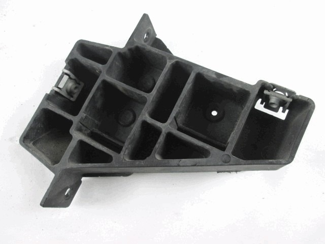 NOSILEC RADIATORJA OEM N. 68144541AB ORIGINAL REZERVNI DEL JEEP CHEROKEE MK5 KL (DAL 2013) DIESEL LETNIK 2016