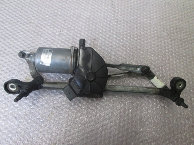 MOTORCEK PREDNJIH BRISALCEV OEM N. 13182340 ORIGINAL REZERVNI DEL OPEL CORSA D S07 (2006 - 2011) DIESEL LETNIK 2008