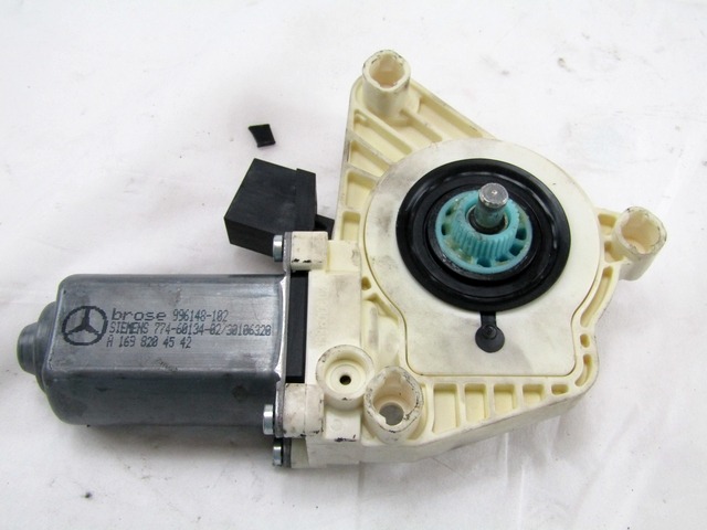 MOTORCEK ELEKTRICNEGA POMIKA ZADNJEGA STEKLA  OEM N. A1698204542 ORIGINAL REZERVNI DEL MERCEDES CLASSE A W169 5P C169 3P (2004 - 04/2008) DIESEL LETNIK 2007