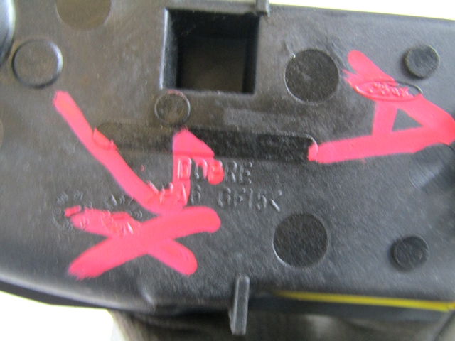 NOTRANJA KLJUKA  OEM N. 1097635 ORIGINAL REZERVNI DEL FORD FOCUS DAW DBW DNW MK1 BER/SW (1998-2001)DIESEL LETNIK 1999
