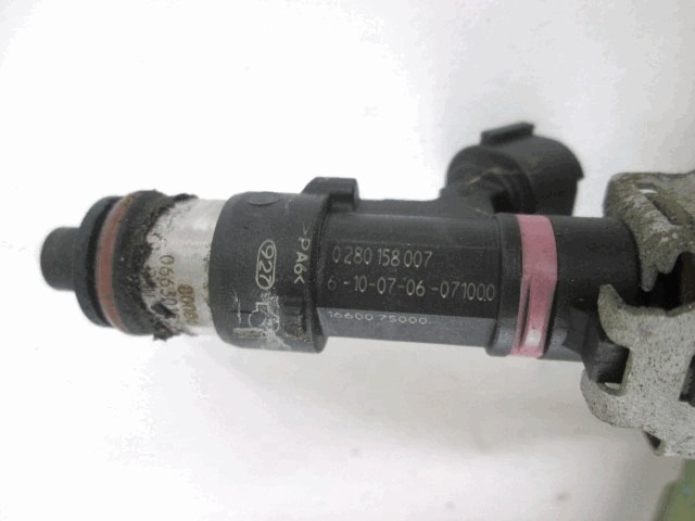 VOD VBRIZGA GORIVA OEM N. 17521-7S000 16600-7S000 ORIGINAL REZERVNI DEL NISSAN TITAN (2003 - 2015)BENZINA LETNIK 2006