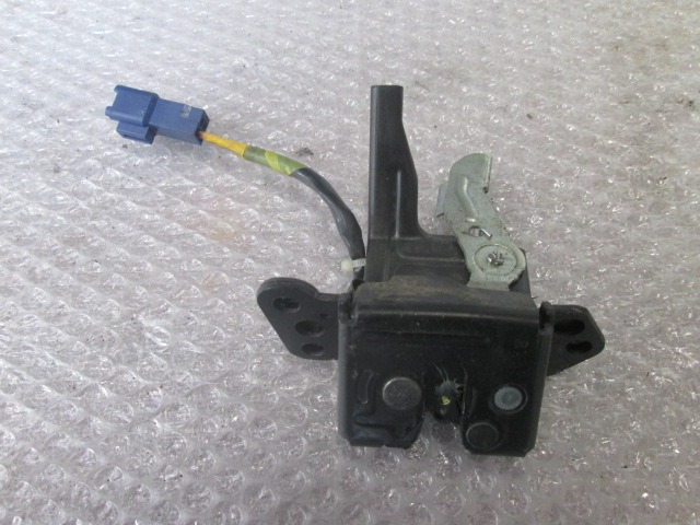 ZAKLEPANJE PRTLJA?NIH VRAT  OEM N. 693500D040 ORIGINAL REZERVNI DEL TOYOTA YARIS P9 MK2 R (2009 - 2011)DIESEL LETNIK 2011