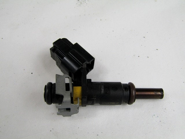 ENOJNI INJEKTOR OEM N. V752817680-07 ORIGINAL REZERVNI DEL CITROEN DS3 (2009 - 2014) BENZINA LETNIK 2011