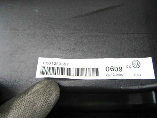 NASLON ZA ROKE/SREDINSKA KONZOLA OEM N. 3C1863241BG ORIGINAL REZERVNI DEL VOLKSWAGEN PASSAT B6 3C2 3C5 BER/SW (2005 - 09/2010)  DIESEL LETNIK 2006