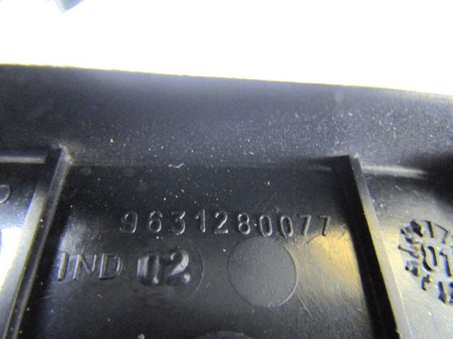 ODVOD ZRAKA OEM N. 9631280077 ORIGINAL REZERVNI DEL CITROEN XSARA PICASSO (1999 - 2010) BENZINA LETNIK 2001