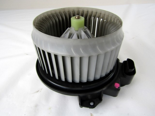 VENTILATOR  KABINE  OEM N. 272700-3010 ORIGINAL REZERVNI DEL TOYOTA YARIS P9 MK2 (01/2006 - 2009) BENZINA LETNIK 2006