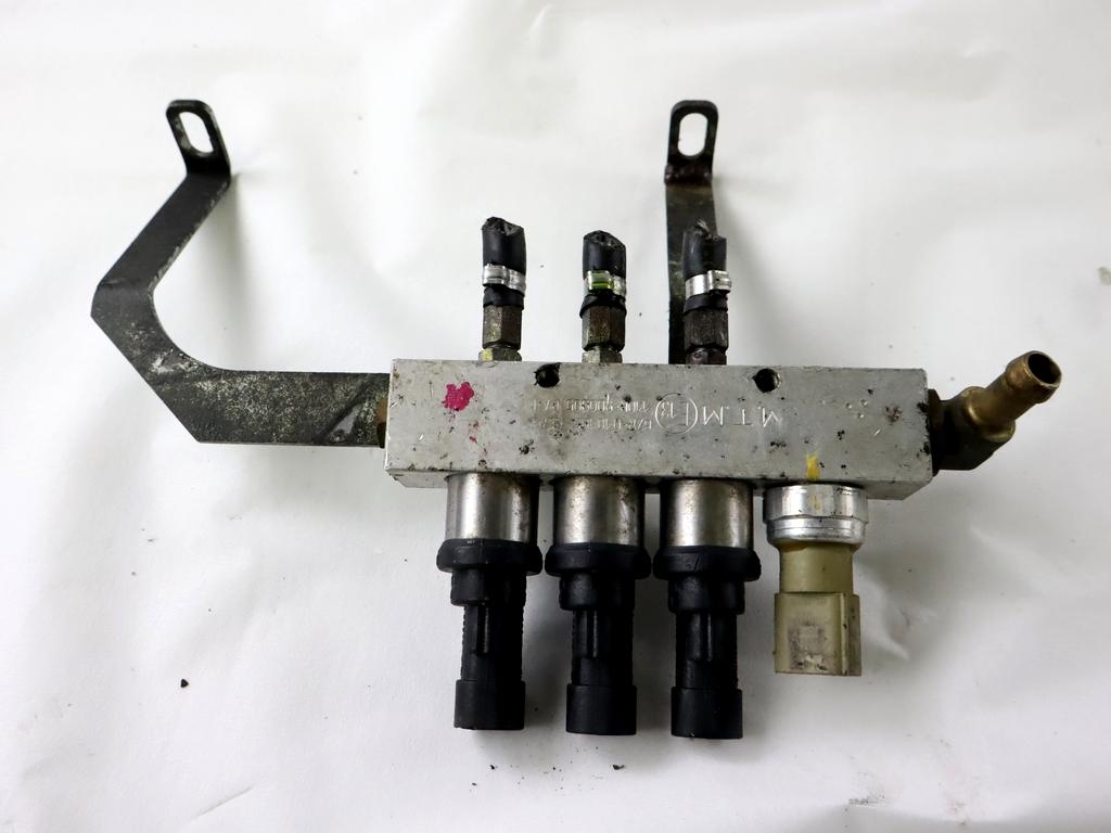 INJEKTORJI/BENCIN OEM N. 67R-010185 ORIGINAL REZERVNI DEL SUZUKI ALTO GF (2008 - 2014)BENZINA/GPL LETNIK 2010