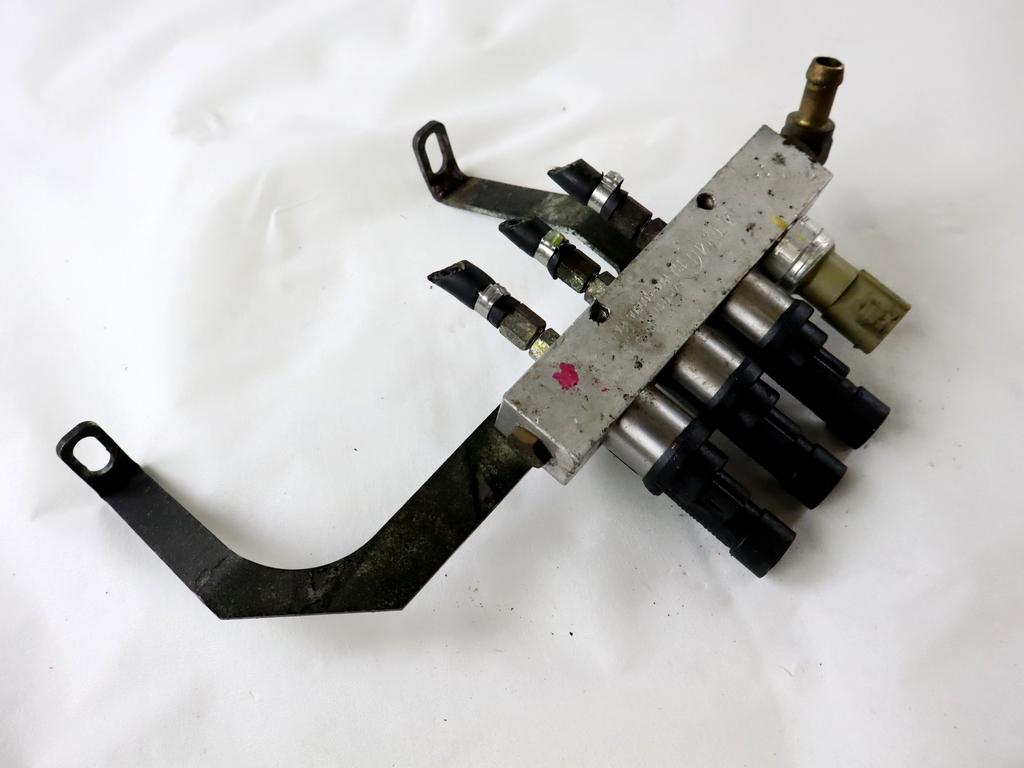 INJEKTORJI/BENCIN OEM N. 67R-010185 ORIGINAL REZERVNI DEL SUZUKI ALTO GF (2008 - 2014)BENZINA/GPL LETNIK 2010