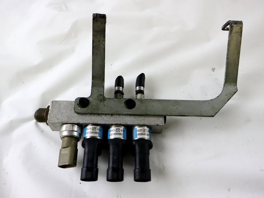 INJEKTORJI/BENCIN OEM N. 67R-010185 ORIGINAL REZERVNI DEL SUZUKI ALTO GF (2008 - 2014)BENZINA/GPL LETNIK 2010