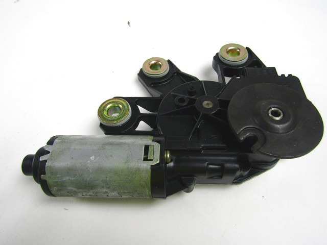 MOTORCEK ZADNJEGA BRISALCA OEM N. 7L0955712A ORIGINAL REZERVNI DEL PORSCHE CAYENNE 9PA MK1 (2003 -2008) BENZINA LETNIK 2004