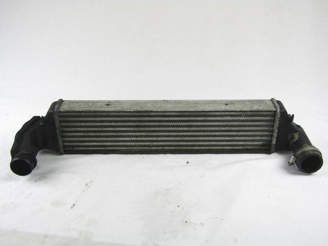 HLADILNIK INTERCOOLER OEM N. 17512246795 ORIGINAL REZERVNI DEL BMW SERIE 3 E46 BER/SW/COUPE/CABRIO (1998 - 2002) DIESEL LETNIK 2001