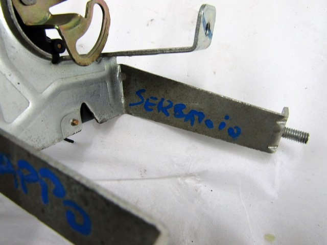 ZAKLEP LOPUTE GORIVA OEM N. 97137756 ORIGINAL REZERVNI DEL OPEL FRONTERA B U99 (1998 - 2004) DIESEL LETNIK 1999