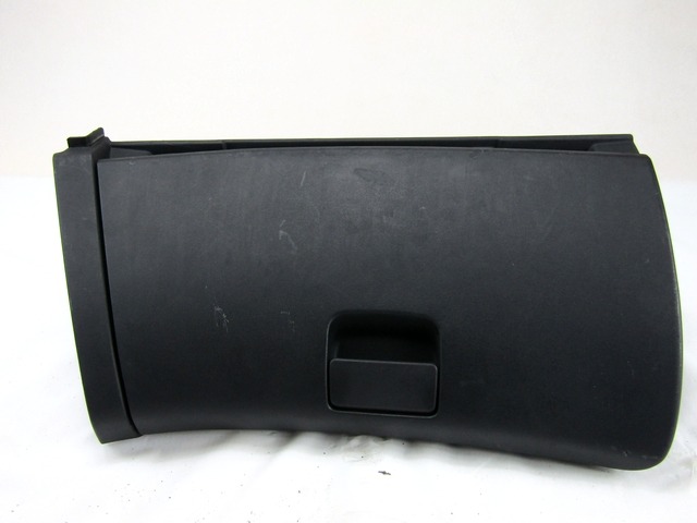 PREDAL ZA DOKUMENTE OEM N. 845101H050ED ORIGINAL REZERVNI DEL KIA CEE'D / PRO CEE'D MK1 ED (2006-2012) DIESEL LETNIK 2010