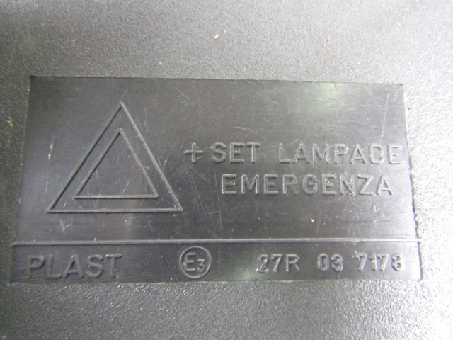OPOZORILNI TRIKOTNIK / PRVA POMOC / CUSHION OEM N. 27R037178 ORIGINAL REZERVNI DEL VOLKSWAGEN POLO 9N R (2005 - 10/2009) DIESEL LETNIK 2007