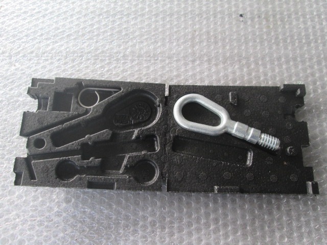 ORODJE ZA REZERVNO KOLO OEM N.  ORIGINAL REZERVNI DEL MINI ONE / COOPER / COOPER S R50 R52 R53 (2001-2006) DIESEL LETNIK 2004