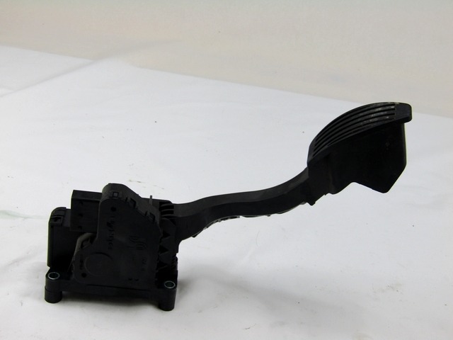 PEDALI OEM N. 51852090 ORIGINAL REZERVNI DEL LANCIA Y YPSILON 312 (dal 2011)DIESEL LETNIK 2012