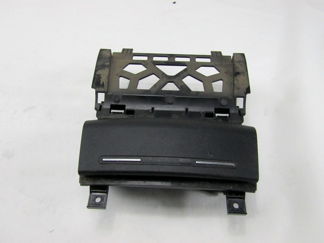 PEPELNIK / DRZALA ZA PIJACO OEM N. 8P0857951 ORIGINAL REZERVNI DEL AUDI A3 MK2 8P 8PA 8P1 (2003 - 2008)DIESEL LETNIK 2008