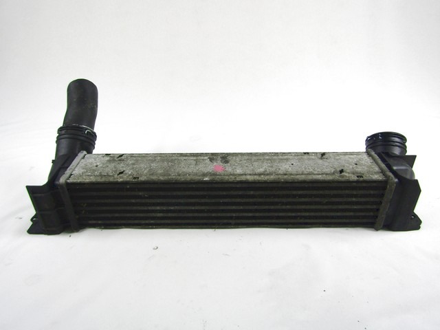 HLADILNIK INTERCOOLER OEM N. 752491607 ORIGINAL REZERVNI DEL BMW SERIE 1 BER/COUPE/CABRIO E81/E82/E87/E88 (2003 - 2007) DIESEL LETNIK 2006