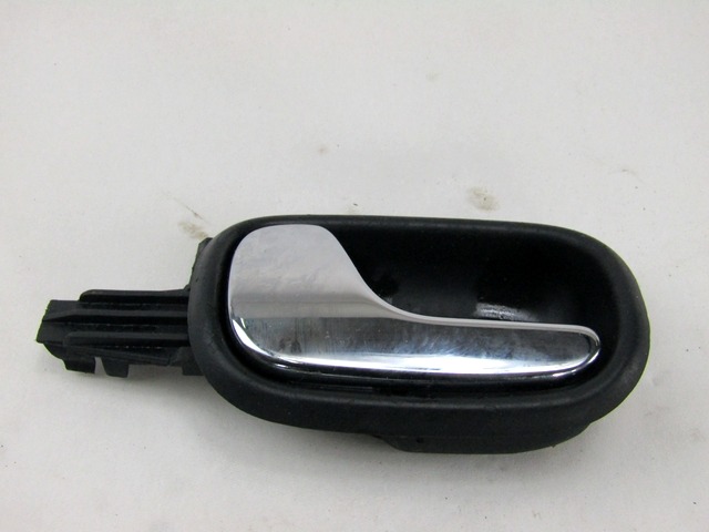 NOTRANJA KLJUKA  OEM N. 8D0839019 ORIGINAL REZERVNI DEL AUDI A4 B5 BER/SW (1994 - 12/2000) DIESEL LETNIK 2000