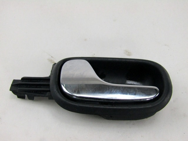 NOTRANJA KLJUKA  OEM N. 8D0839019 ORIGINAL REZERVNI DEL AUDI A4 B5 BER/SW (1994 - 12/2000) DIESEL LETNIK 2000