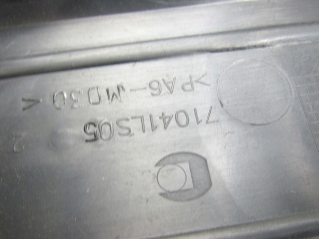 POKROV MOTORJA  OEM N. 55561431 ORIGINAL REZERVNI DEL OPEL CORSA D S07 (2006 - 2011) BENZINA LETNIK 2010