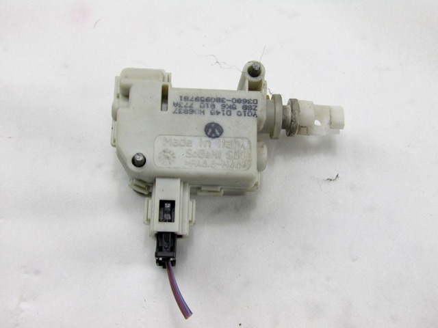 ZAKLEP LOPUTE GORIVA OEM N. 5K6810773A ORIGINAL REZERVNI DEL VOLKSWAGEN GOLF VI 5K1 517 AJ5 MK6 (2008-2012) BENZINA LETNIK 2010
