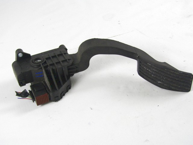 PEDALI OEM N. 55702020 ORIGINAL REZERVNI DEL FIAT GRANDE PUNTO 199 (2005 - 2012) BENZINA/METANO LETNIK 2008