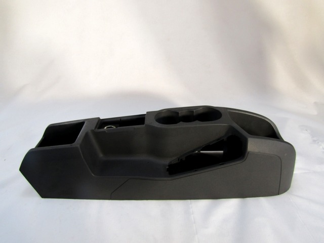 PLASTIKA MED SEDEZI BREZ NASLONJALA ROK OEM N. 3M5X-R04584-BHW ORIGINAL REZERVNI DEL FORD FOCUS CMAX DM2 MK1 (10/2003 - 03/2007) DIESEL LETNIK 2004