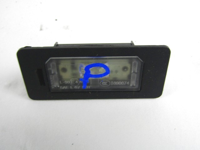 OSVETLITEV REGISTRSKE TABLICE  OEM N. 63267193293 ORIGINAL REZERVNI DEL BMW SERIE 3 BER/SW/COUPE/CABRIO E90/E91/E92/E93 LCI R (2009 - 2012) DIESEL LETNIK 2009