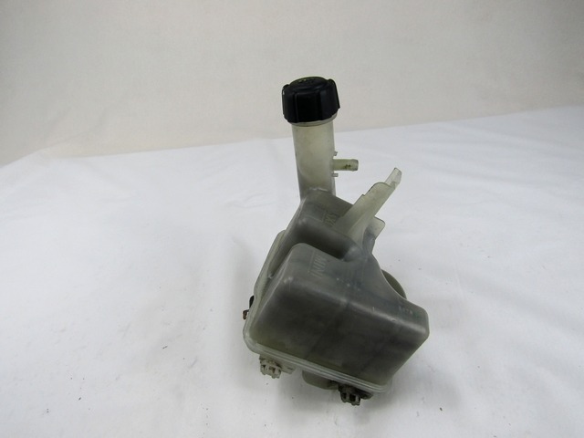 HLADILNA VODA ZA RADIJATORJE OEM N. 8200447047 ORIGINAL REZERVNI DEL RENAULT LAGUNA BG0/1 KG0/1 MK2 BER/SW (11/2000 - 12/2004) DIESEL LETNIK 2002